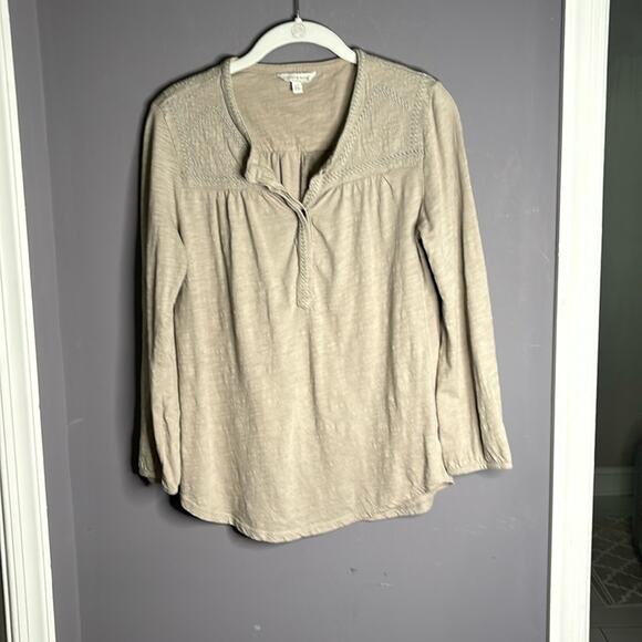 Lucky Brand Gray Top With Embroidered and Button Detail Size Small Petite - Picture 7 of 7